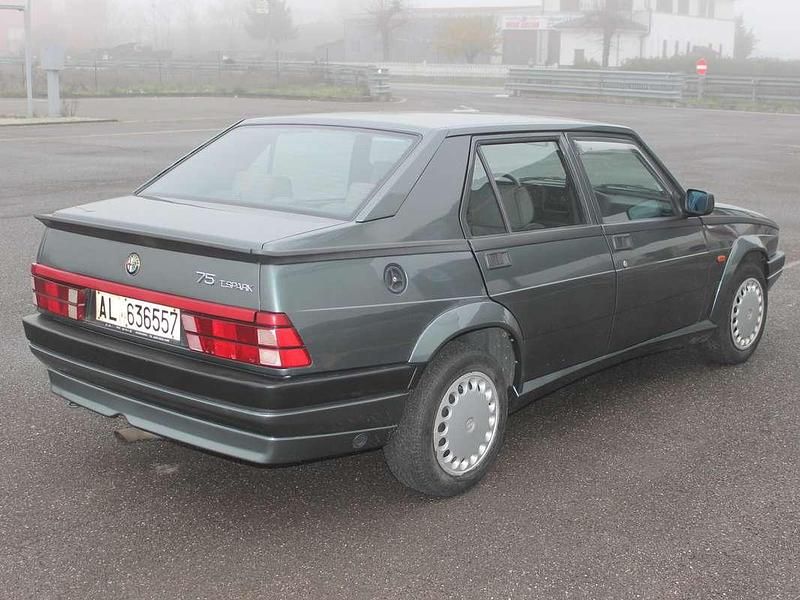 Käytetty Alfa Romeo 75 148 HP (108 kW) 1989 Vihreä Sedan