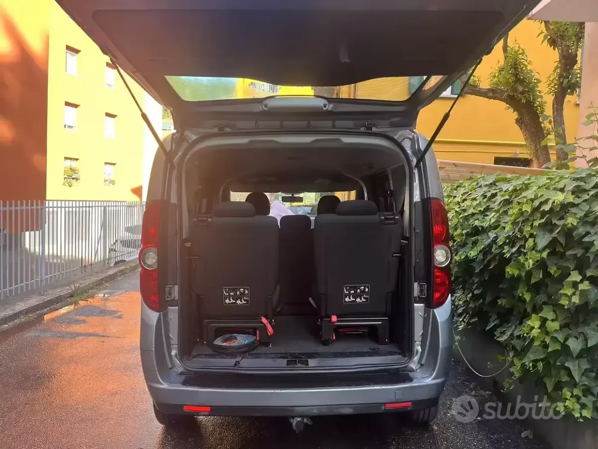 Begagnad Fiat Doblò 90 HK (66 kW) 2012 Grå Minibuss