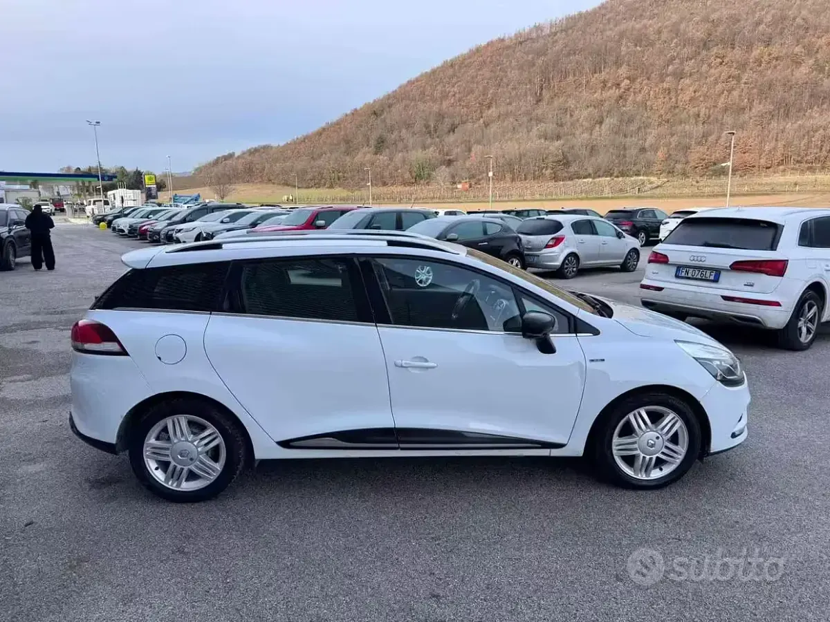 Usata Renault Clio 90 CV (66 kW) 2018 Bianco Station wagon
