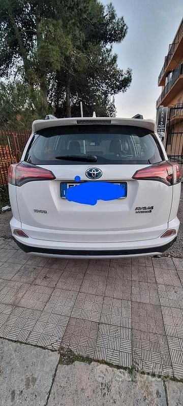 Usata Toyota RAV4 Hybrid 143 CV (105 kW) 2017 Bianco SUV