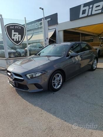 Usata Mercedes A180 116 CV (85 kW) 2019 Gray Berlina
