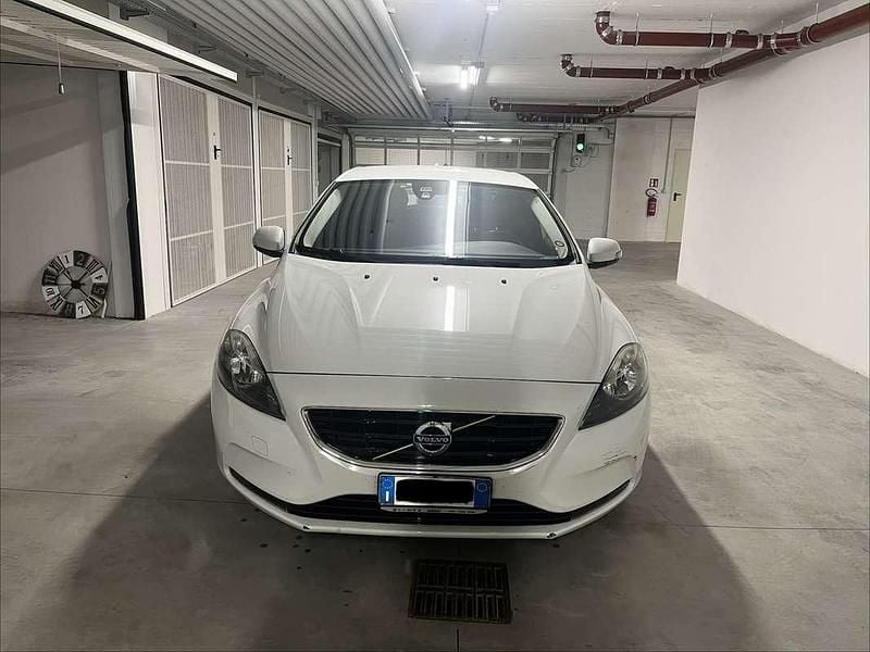Gebraucht Volvo V40 Business Edition 114 PS (83 kW) 2013 Weiß Limousine