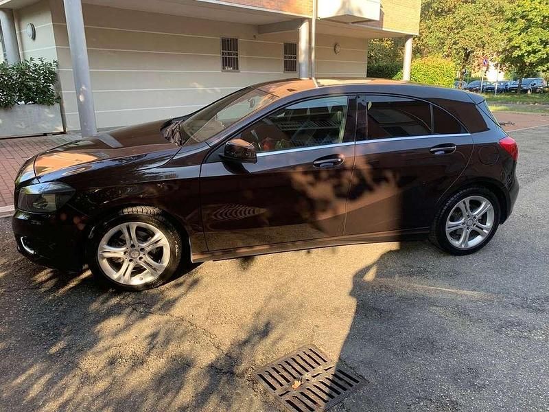 Usata Mercedes A160 90 CV (66 kW) 2015 Marrone Berlina