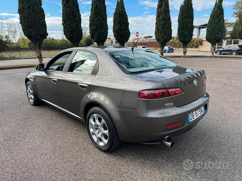 Usata Alfa Romeo 159 160 CV (117 kW) 2006 Grigio Berlina
