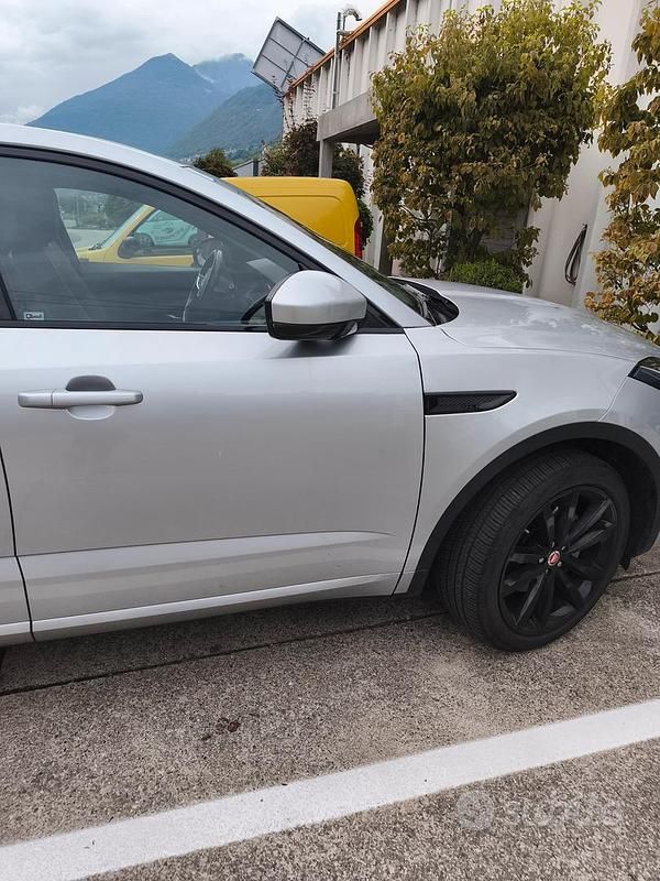 Usata Jaguar E-Pace R-Dynamic 160 CV (117 kW) 2018 Grigio SUV