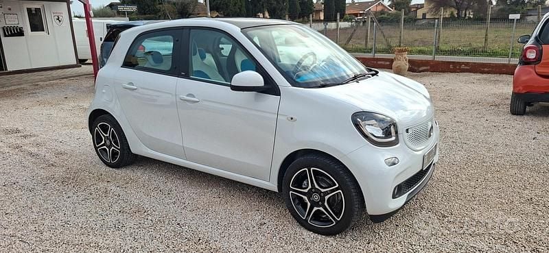 Usata Smart ForFour Proxy 71 CV (52 kW) 2015 Bianco Utilitaria