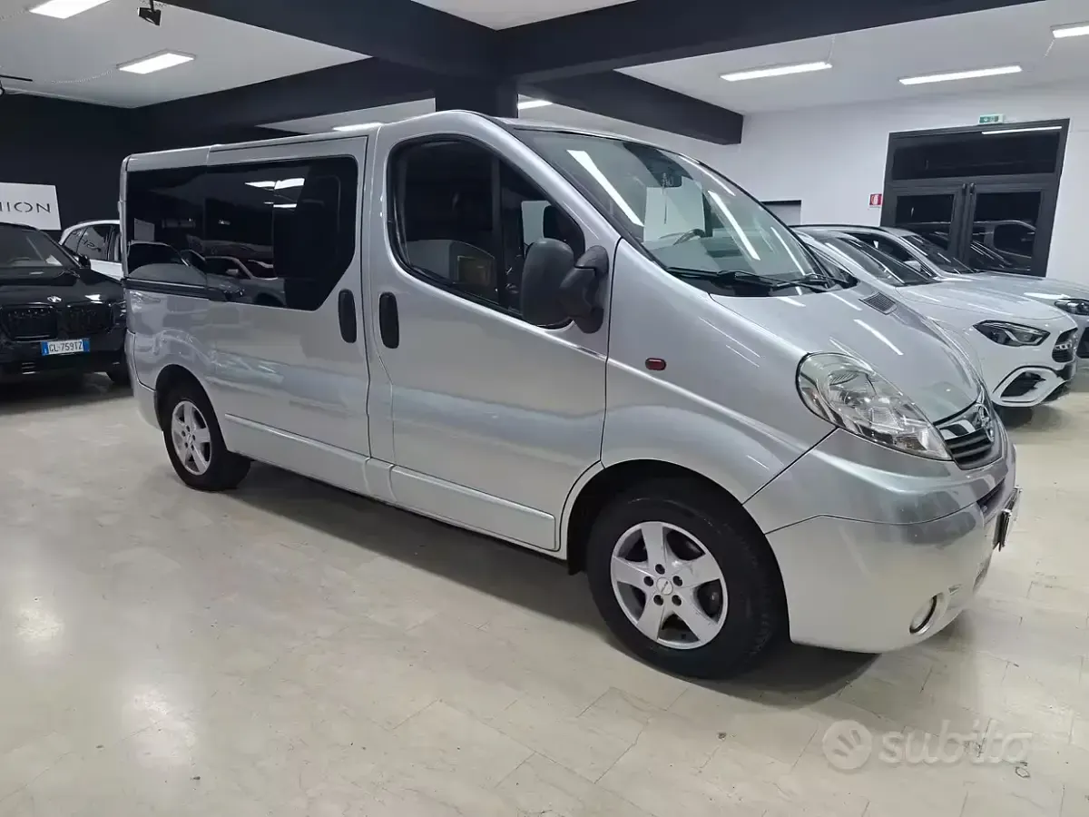 Usata Opel Vivaro 114 CV (83 kW) 2010 Grigio Monovolume