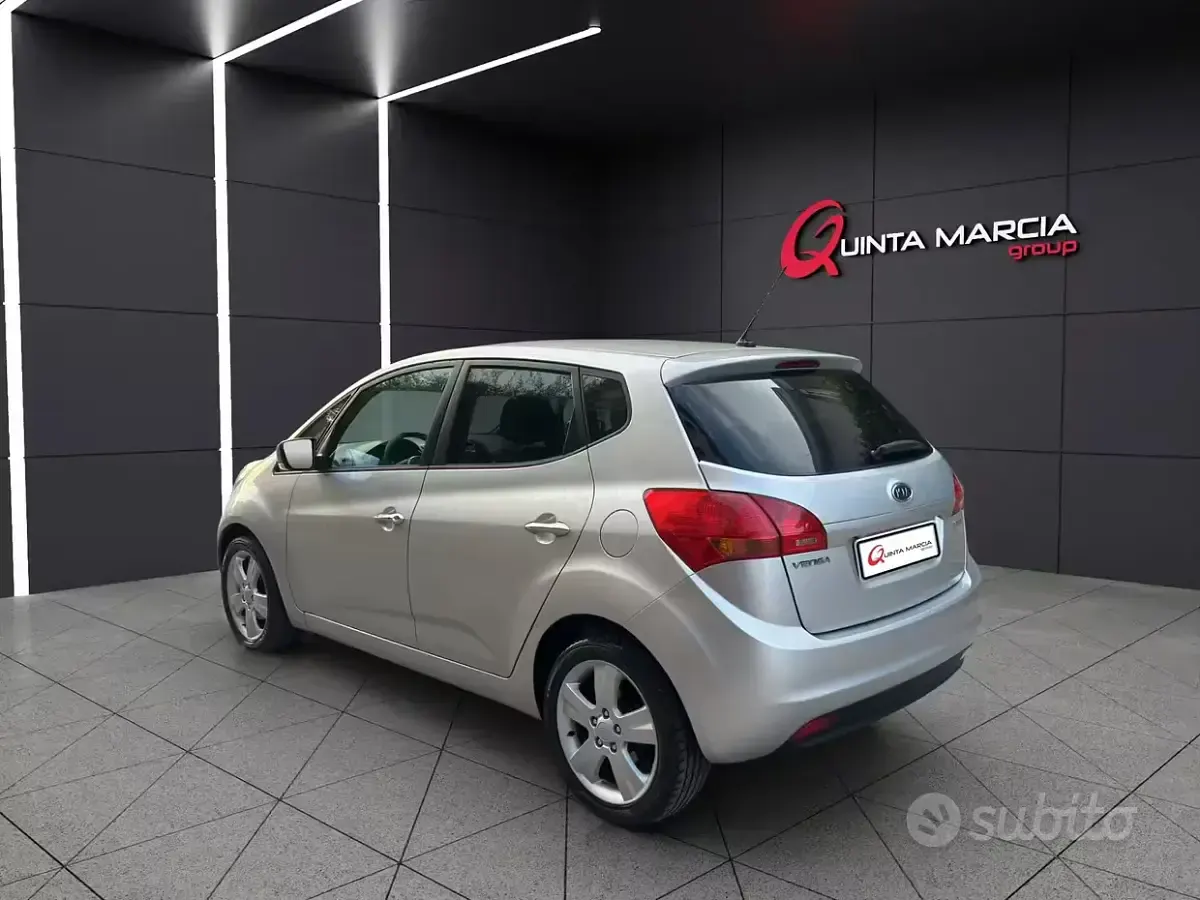 Usata Kia Venga 116 CV (85 kW) 2012 Grigio Utilitaria