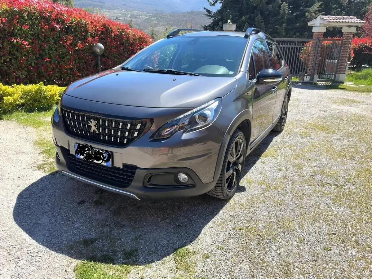 Usata Peugeot 2008 GT-line 99 CV (72 kW) 2019 Grigio SUV
