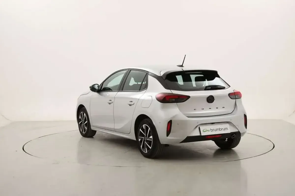 Usata Opel Corsa 101 CV (74 kW) 2025 Argento Utilitaria