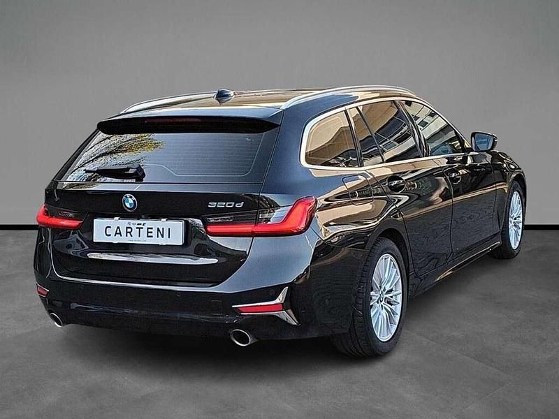Usata BMW 320 Luxury Line 190 CV (139 kW) 2020 Black sapphire metallizzato Station wagon