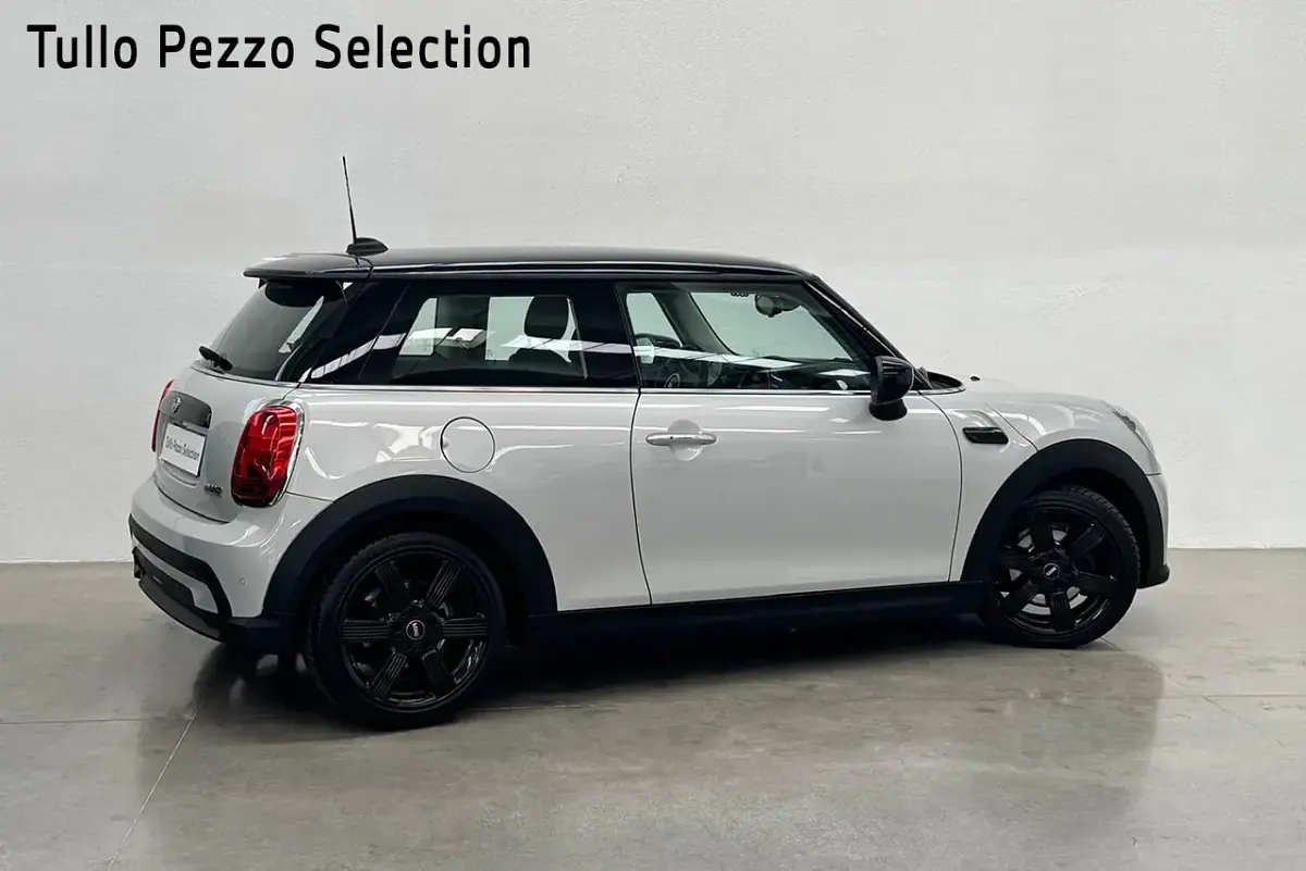 Usata Mini Cooper Classic 136 CV (100 kW) 2022 White silver metallizzato Utilitaria