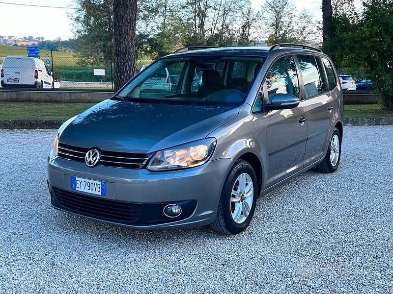 Grigio Usata 2011 VW Touran Monovolume | 3900 € (Buon prezzo) - Immagine 1/4
