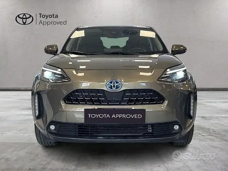 Usata Toyota Yaris Cross Lounge 116 CV (85 kW) 2022 Grigio SUV