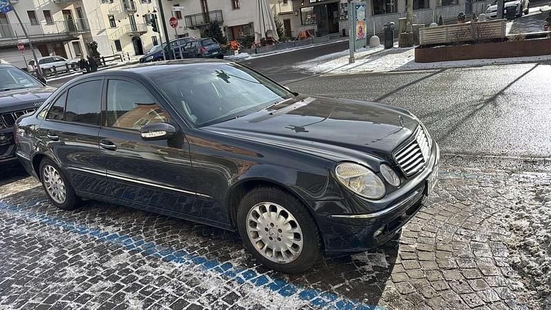 Usata Mercedes E220 Elegance 150 CV (110 kW) 2002 Berlina