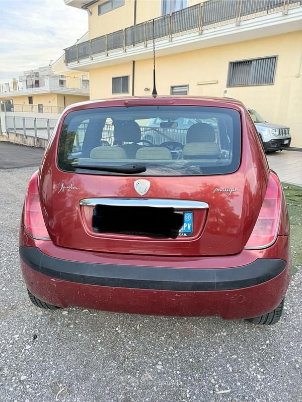 Usata Lancia Ypsilon 70 CV (51 kW) 2004 Rosso Utilitaria