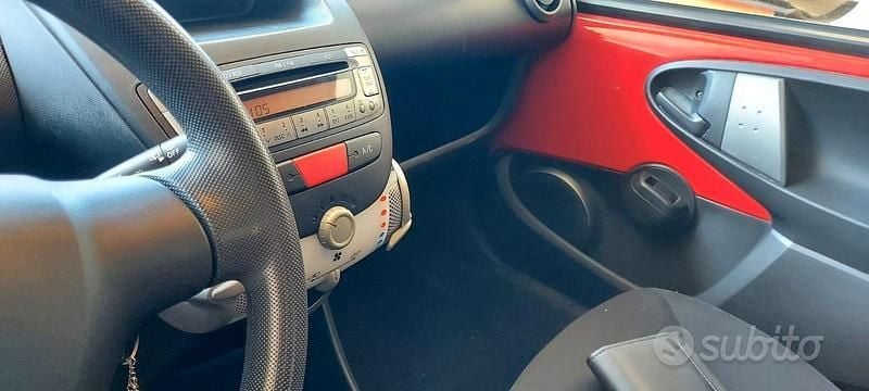 Usata Toyota Aygo 69 CV (50 kW) 2015 Rosso Utilitaria