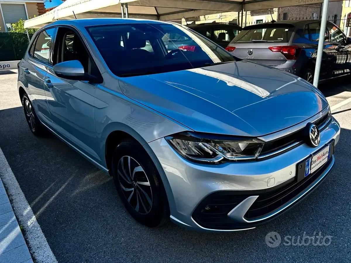 Usata VW Polo Life 90 CV (66 kW) 2023 Grigio Utilitaria