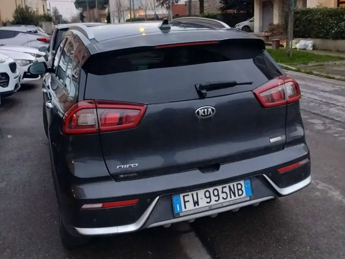 Usata Kia Niro 105 CV (77 kW) 2019 Grigio SUV