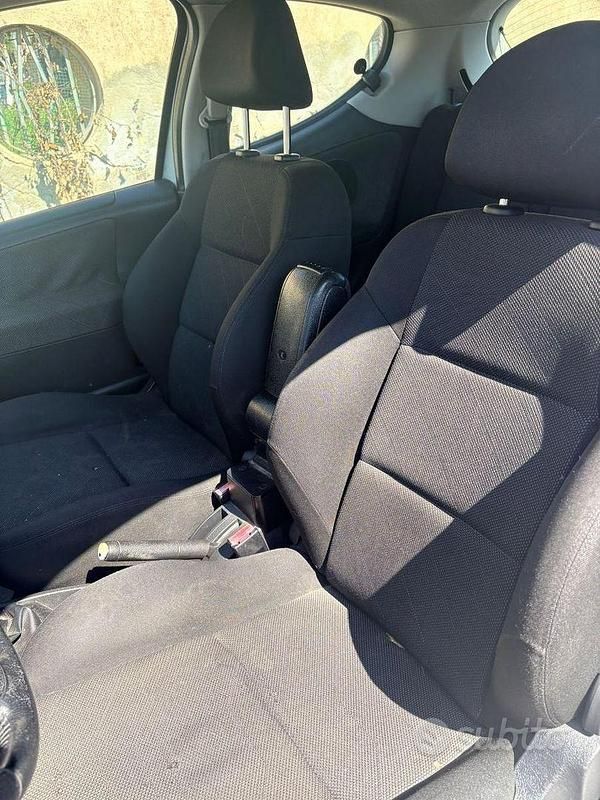 Usata Peugeot 207 90 CV (66 kW) 2008 Grigio Berlina