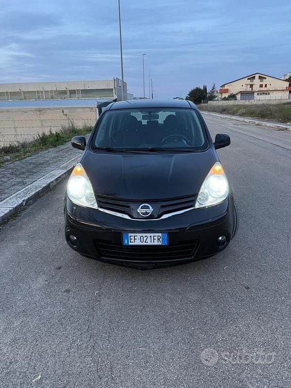 Usata Nissan Note Tekna 90 CV (66 kW) 2011 Nero Utilitaria