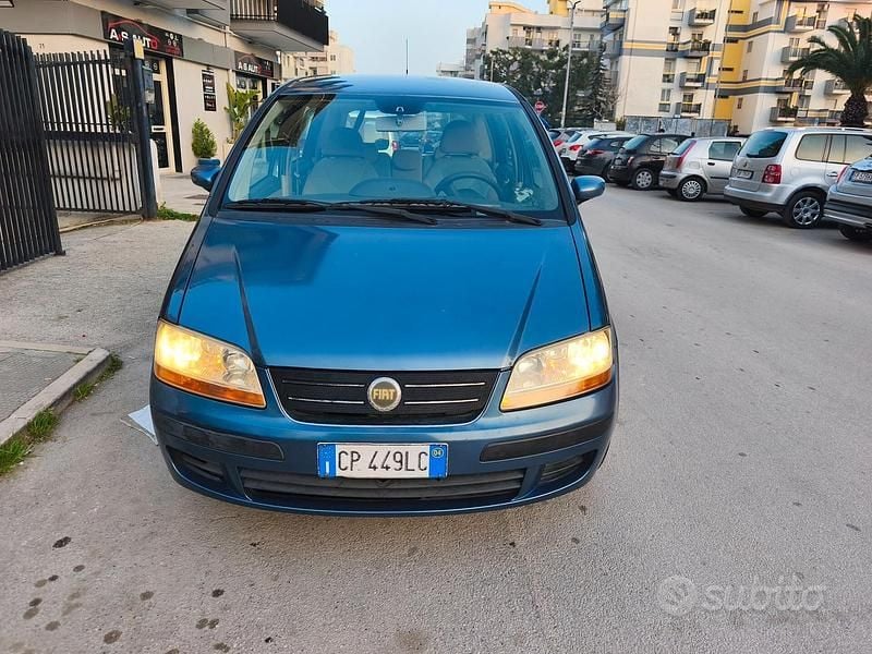 Usata Fiat Idea Active 69 CV (50 kW) 2004 Grigio Monovolume