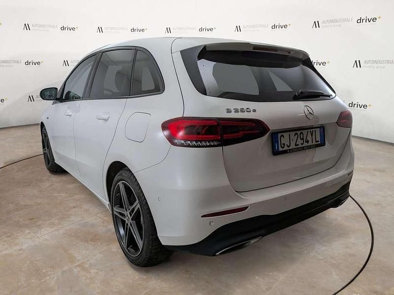 Usata Mercedes B250e 218 CV (160 kW) 2022 Bianco Monovolume