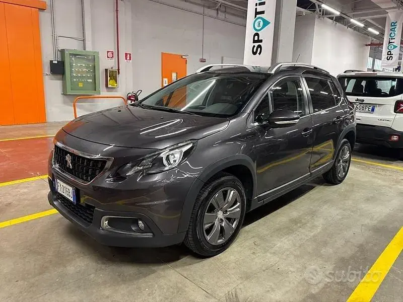 Usata Peugeot 2008 Signature Sky 102 CV (75 kW) 2019 Grigio SUV