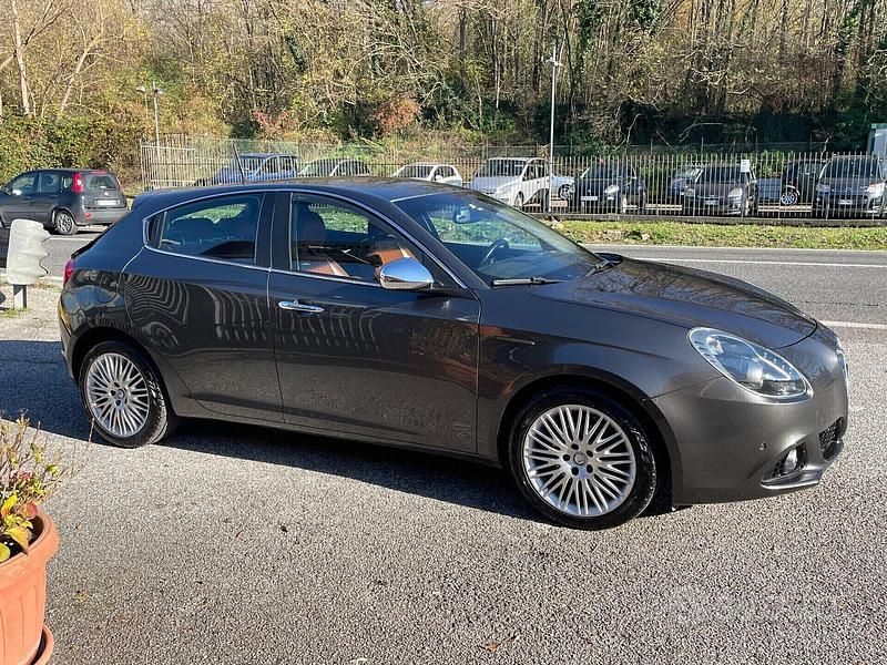 Usata Alfa Romeo Giulietta 104 CV (76 kW) 2015 Grigio Berlina
