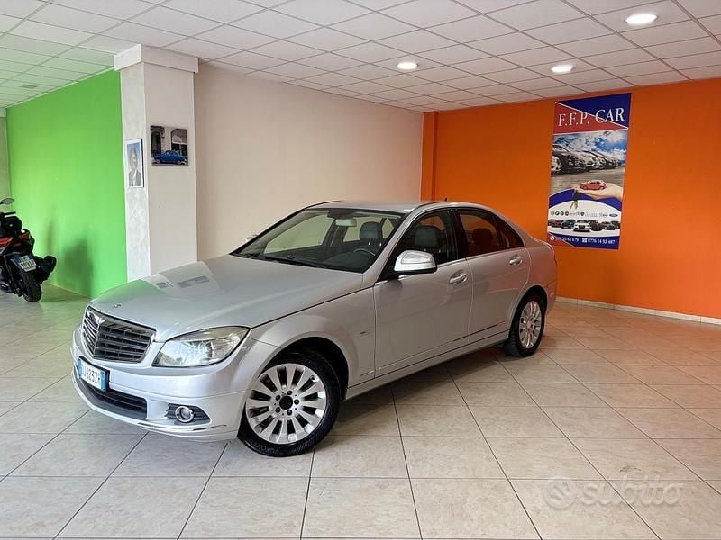 Usata Mercedes C220 Elegance 170 CV (125 kW) 2007 Grigio Berlina