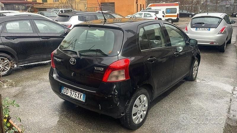 Usata Toyota Yaris Sol 89 CV (65 kW) 2006 Nero Berlina