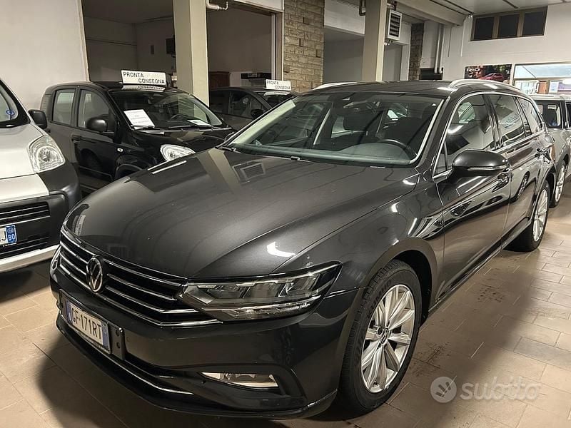 Usata VW Passat Business 122 CV (89 kW) 2021 Grigio Station wagon