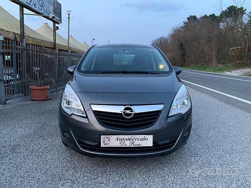 Usata Opel Meriva 120 CV (88 kW) 2012 Grigio Monovolume