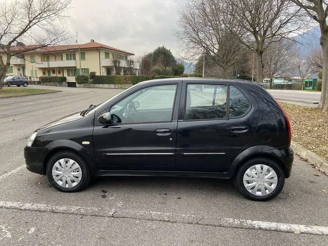 Usata Tata Indica 82 CV (60 kW) 2010 Nero Berlina