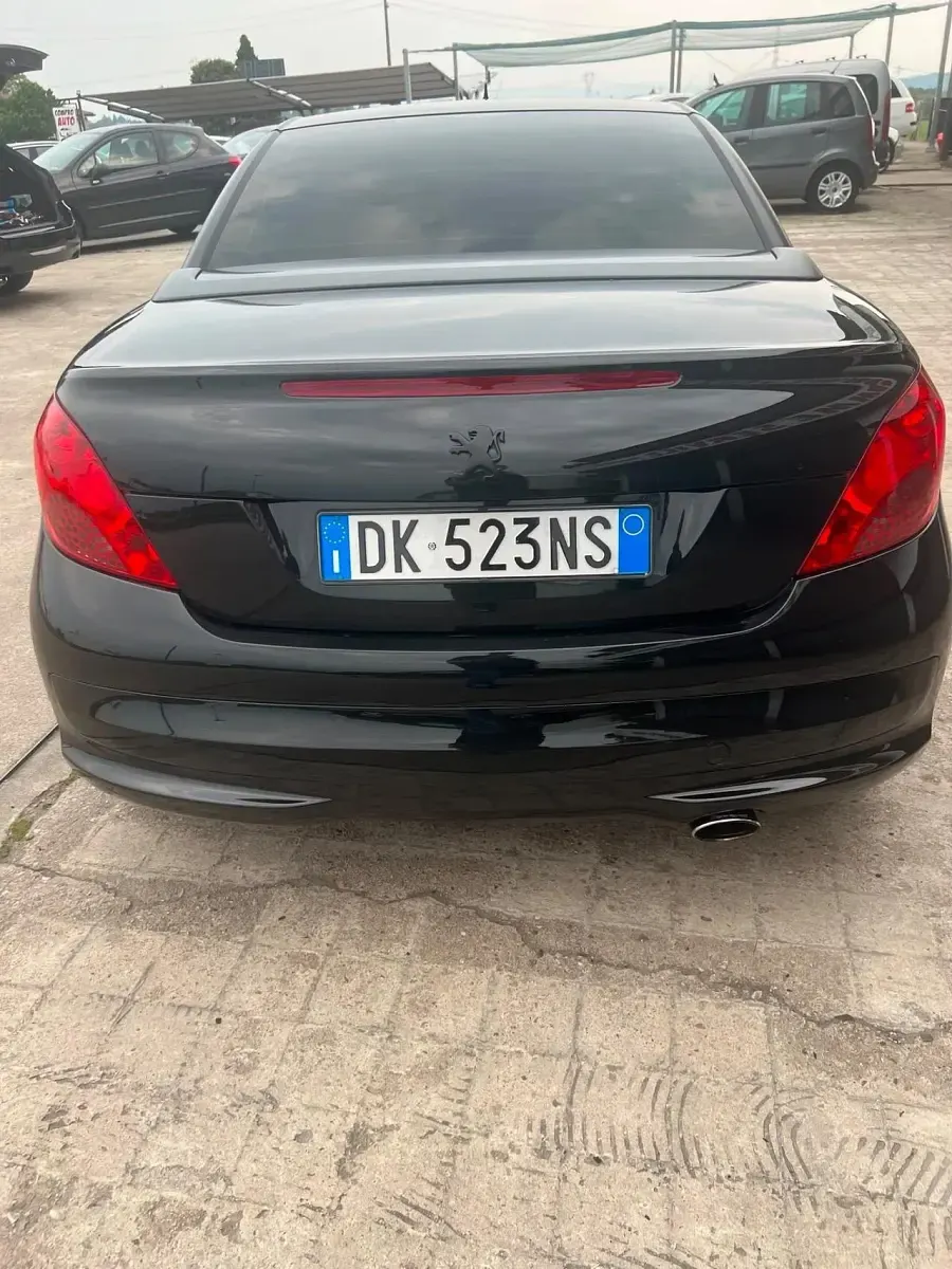 Usata Peugeot 207 CC Roland Garros 120 CV (88 kW) 2007 Nero Cabrio