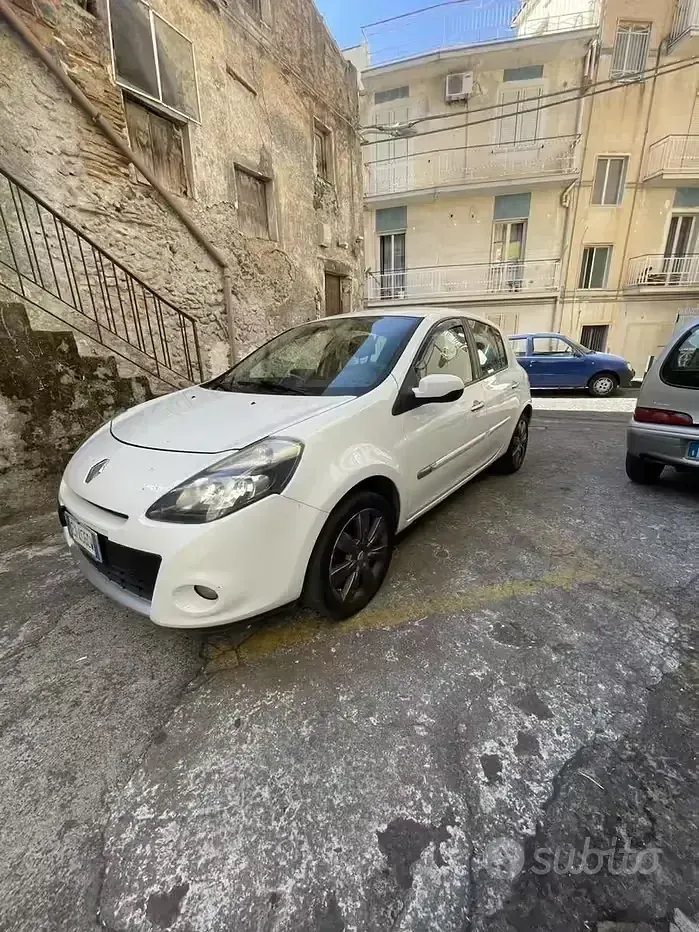 Usata Renault Clio II 90 CV (66 kW) 2011 Bianco Berlina
