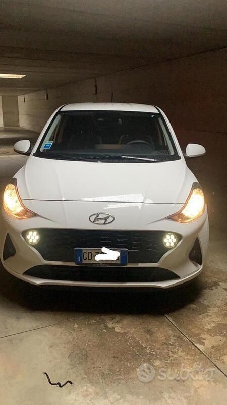 Bianco Usata 2020 Hyundai i10 Due volumi | 11.500 € (Buon prezzo) - Immagine 1/4
