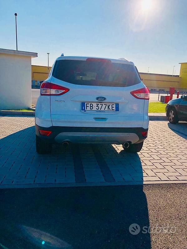 Usata Ford Kuga 150 CV (110 kW) 2015 Bianco SUV