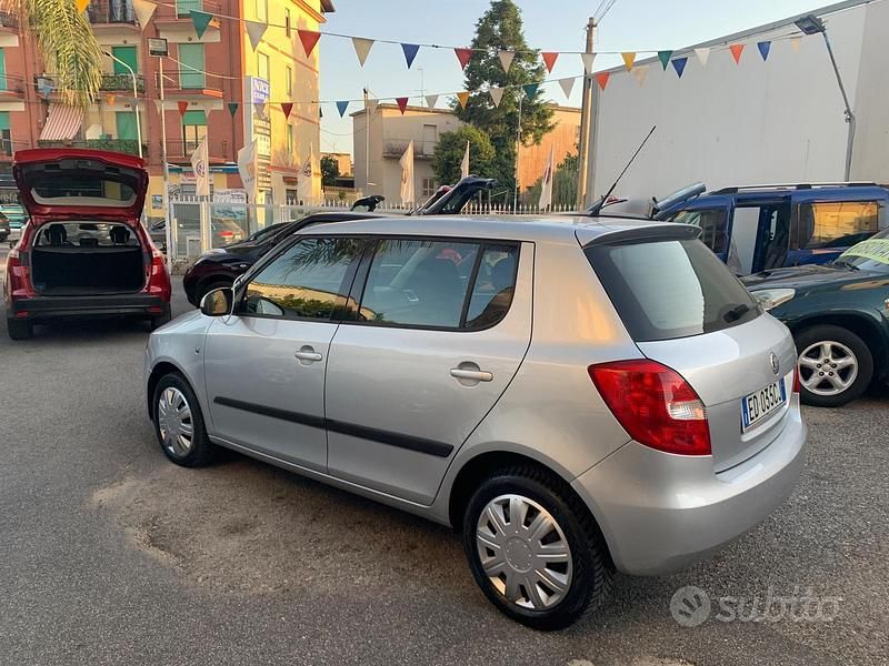 Usata Skoda Fabia 80 CV (58 kW) 2011 Grigio Berlina