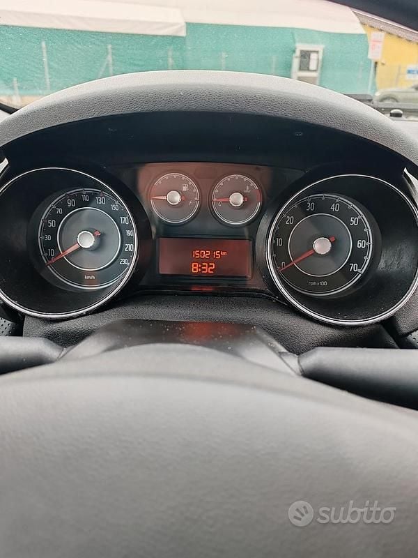 Usata Fiat Punto Evo Life 69 CV (50 kW) 2011 Bianco Utilitaria