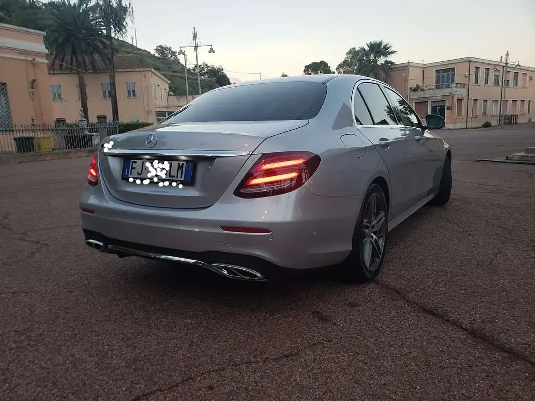 Usata Mercedes E220 AMG line 194 CV (142 kW) 2017 Argento Berlina