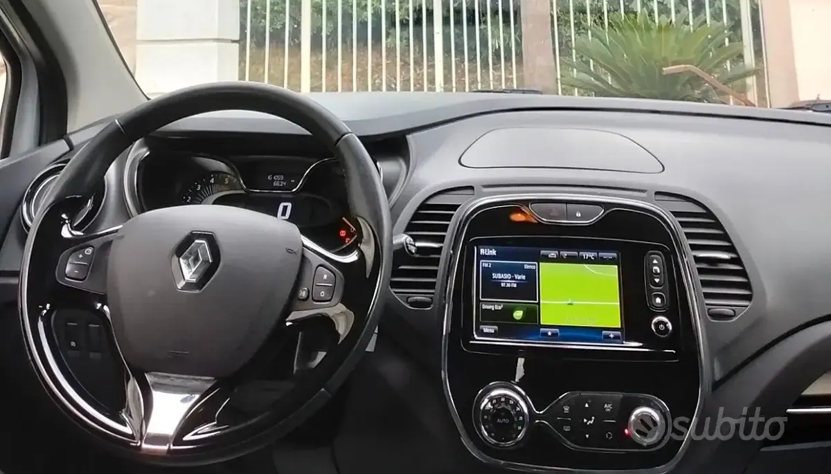 Usata Renault Captur Zen 90 CV (66 kW) 2015 Grigio SUV