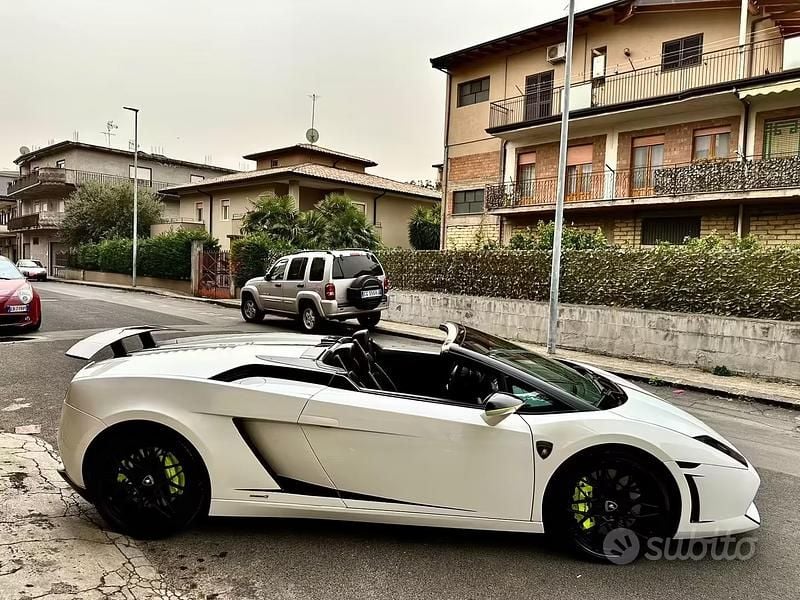 Usata Lamborghini Gallardo 560 CV (411 kW) 2009 Bianco Cabrio