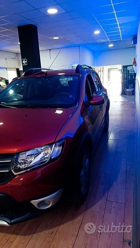 Usata Dacia Sandero Prestige 90 CV (66 kW) 2014 Rosso Berlina