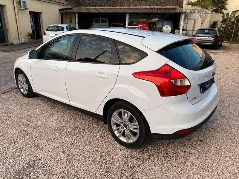 Usata Ford Focus Titanium 95 CV (69 kW) 2011 Bianco Berlina
