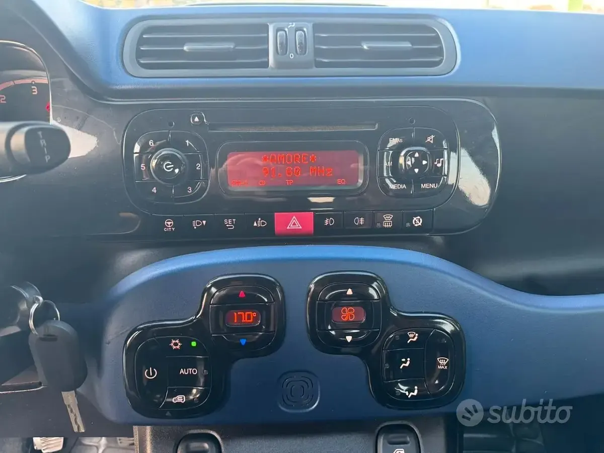 Usata Fiat Panda Lounge 75 CV (55 kW) 2012 Blu Utilitaria