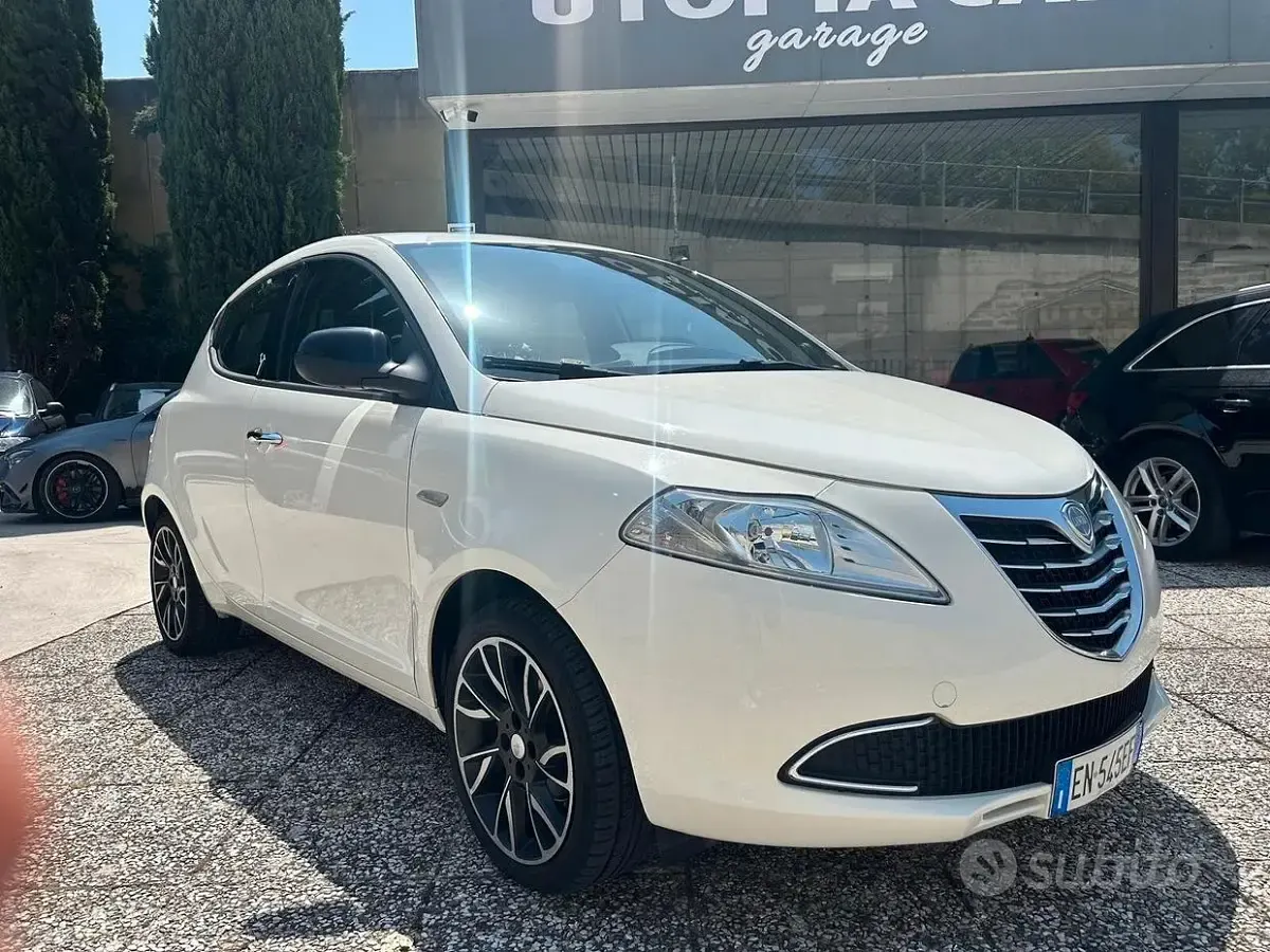 Usata Lancia Ypsilon Gold 69 CV (50 kW) 2012 Bianco Utilitaria