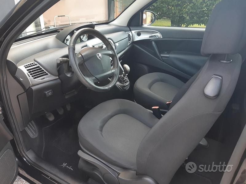 Usata Lancia Ypsilon 77 CV (56 kW) 2012 Nero Utilitaria