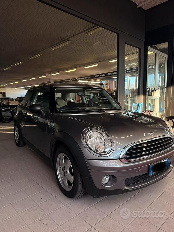 Grigio Usata 2010 Mini ONE Due volumi | 7500 € (Molto cara) - Immagine 1/4