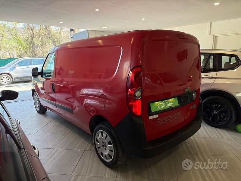 Usata Fiat Doblò 105 CV (77 kW) 2014 Rosso Monovolume